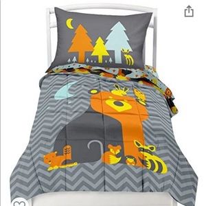 Toddler bed sheet set